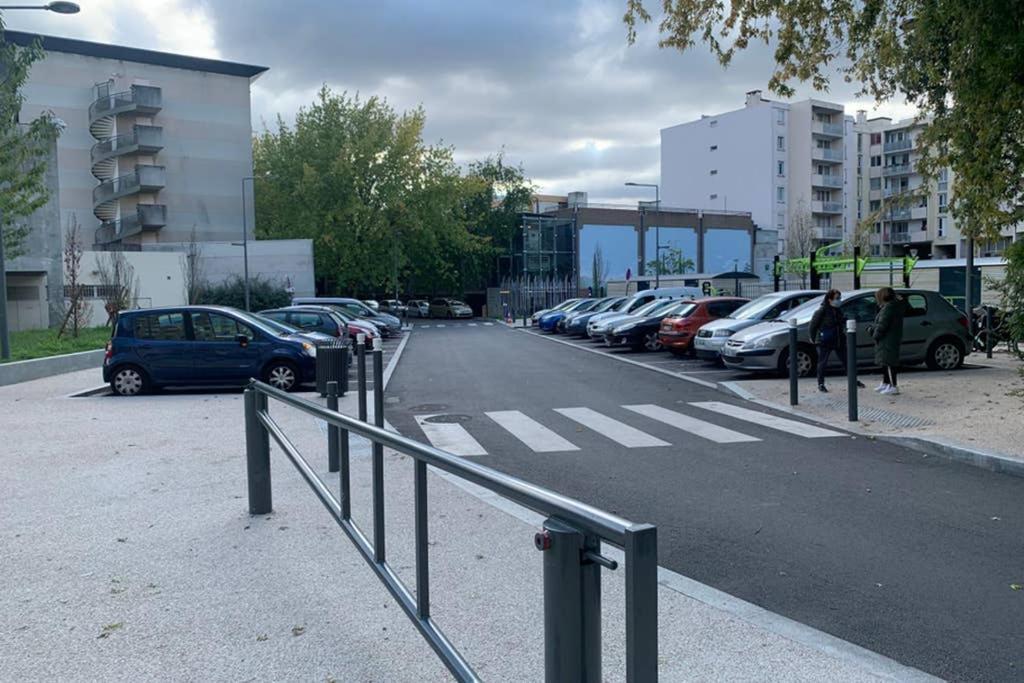 Appartement La Belle Étoile à Noisy-le-Grand Extérieur photo